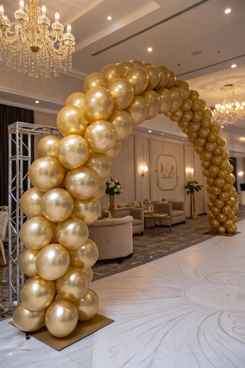 Gilded balloon garland for a touch of luxury.