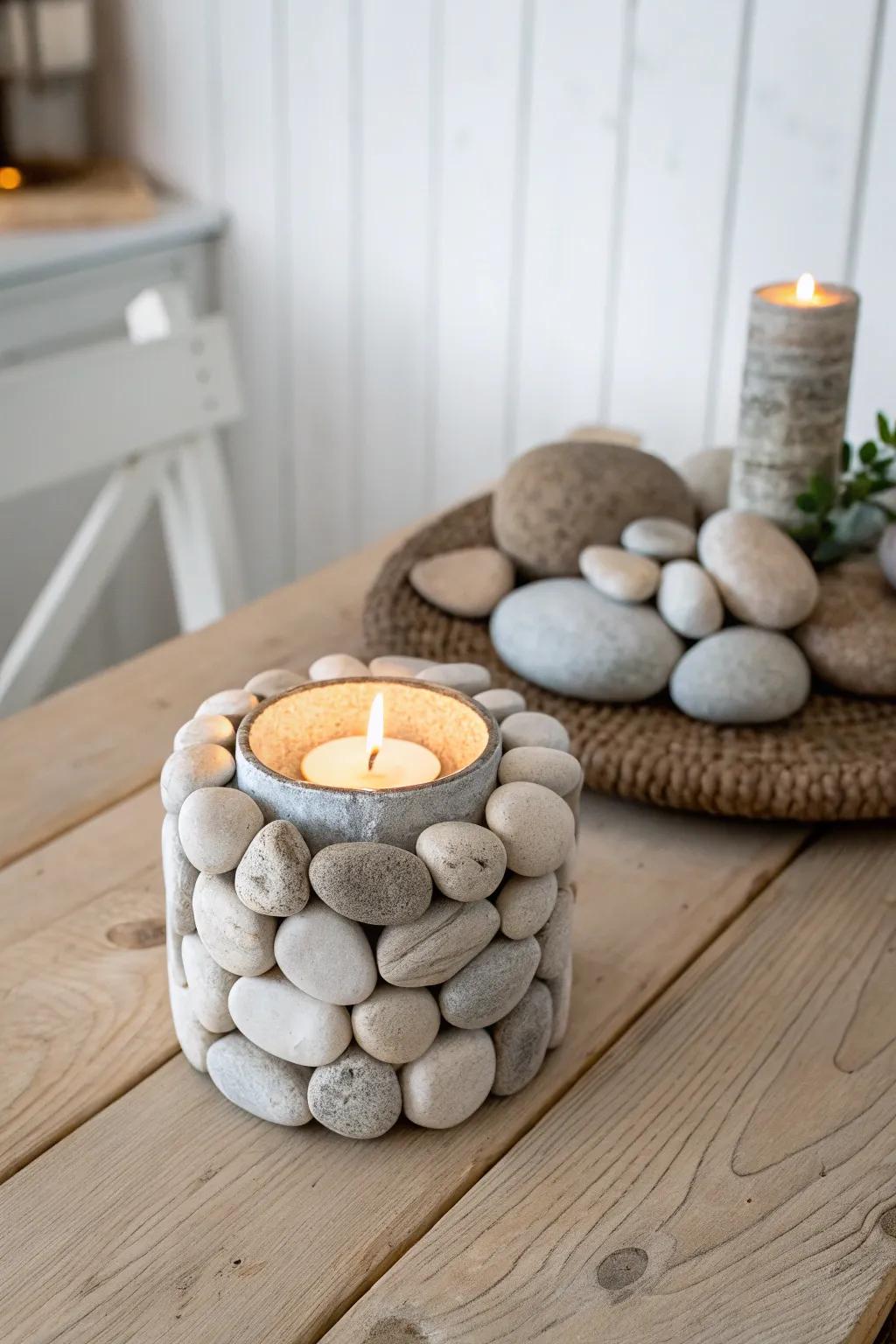 Accept serene refinement through this shoreline pebble candle platform, ideally designed to introduce a touch of natural charm to your environment.