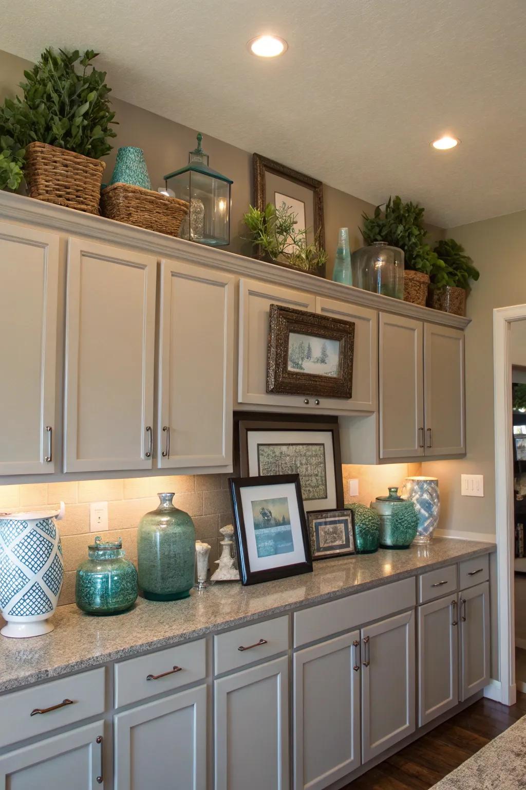 Accomplish harmony through coordinating ornamental colors via your cooking space.