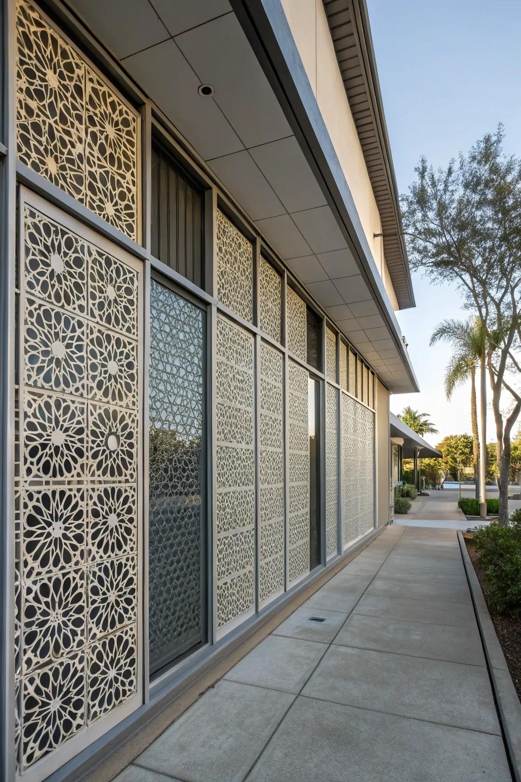 Adaptable screens offer versatile design alternatives.