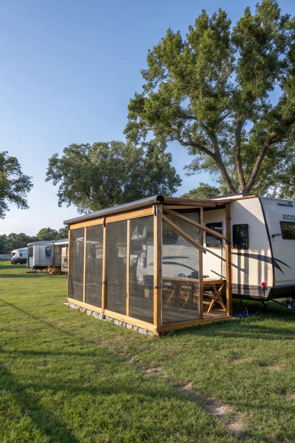 A screen quarter provides a comfy, bug-free zone.