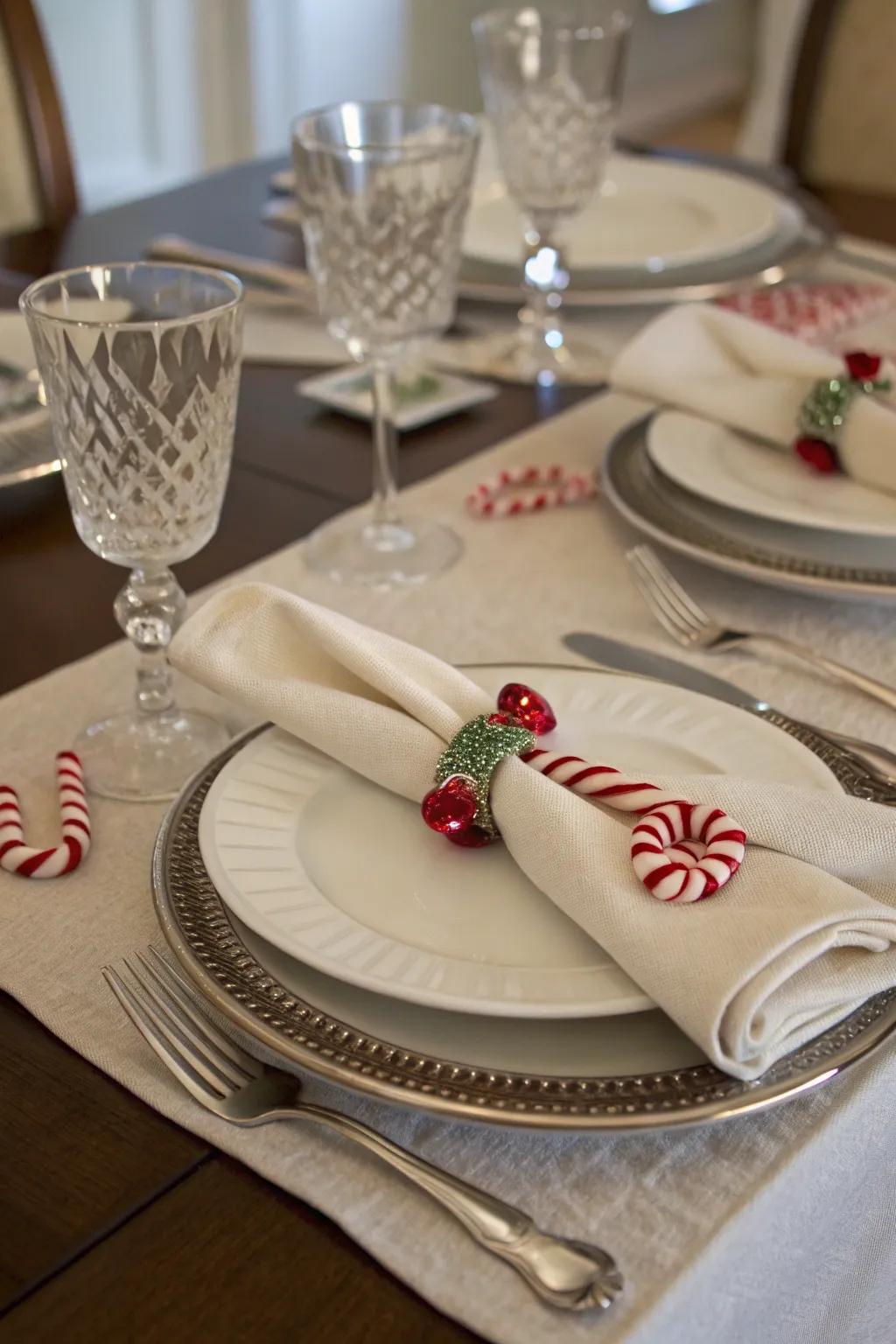 Incorporate a personalized nuance with peppermint linen fasteners.
