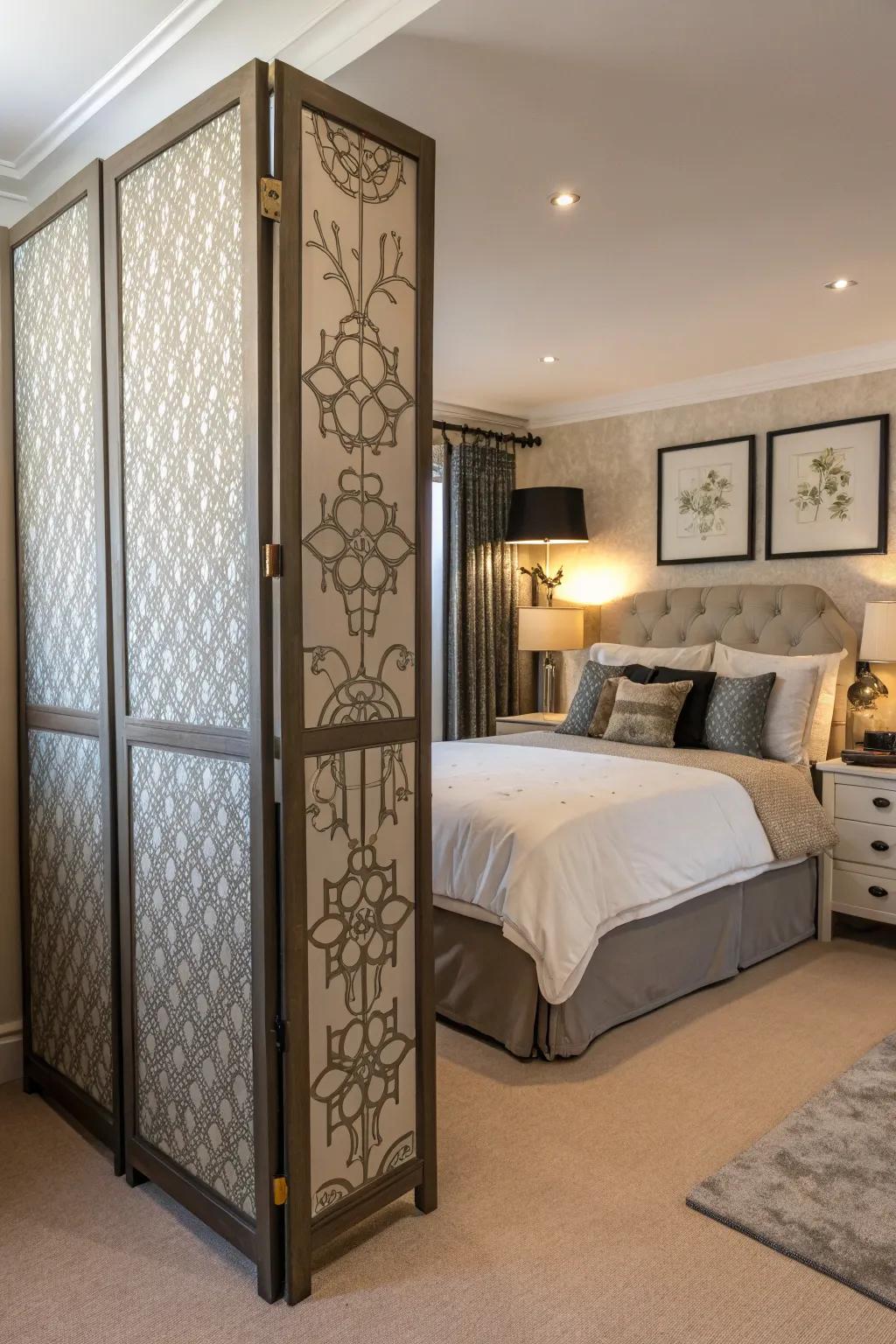 Folding screens provide flexible room division.