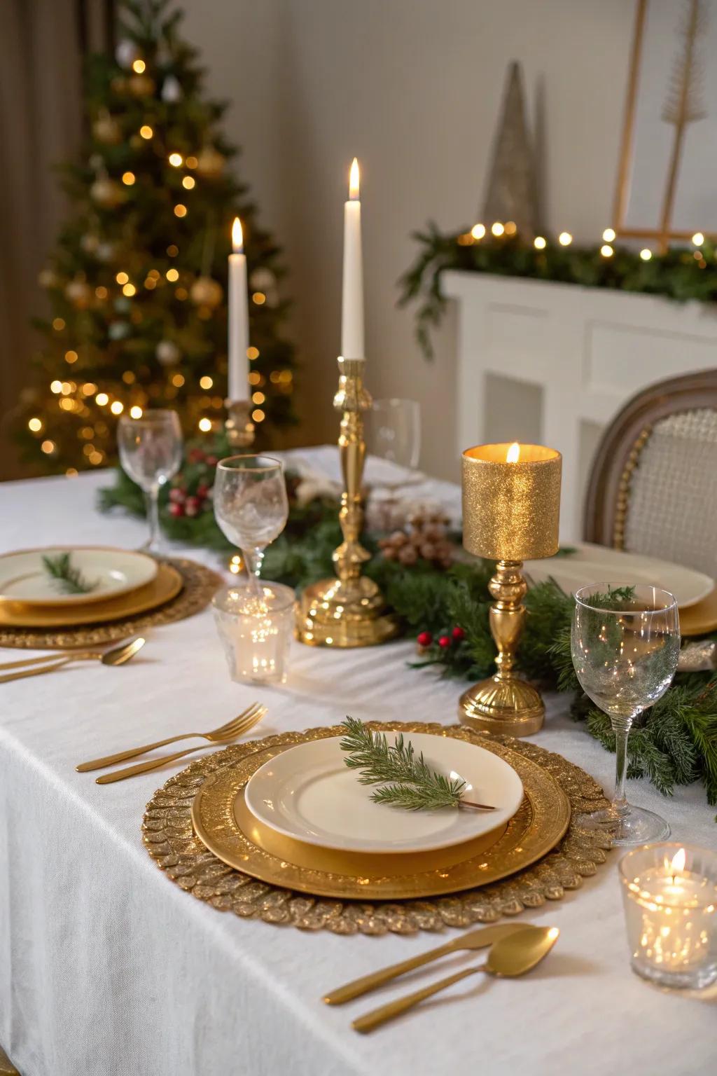 Reflective elements bring an element of grandeur to your festive table.