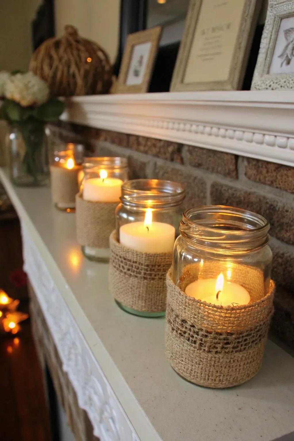 Hessian-wrapped mason jars add a countryside touch.