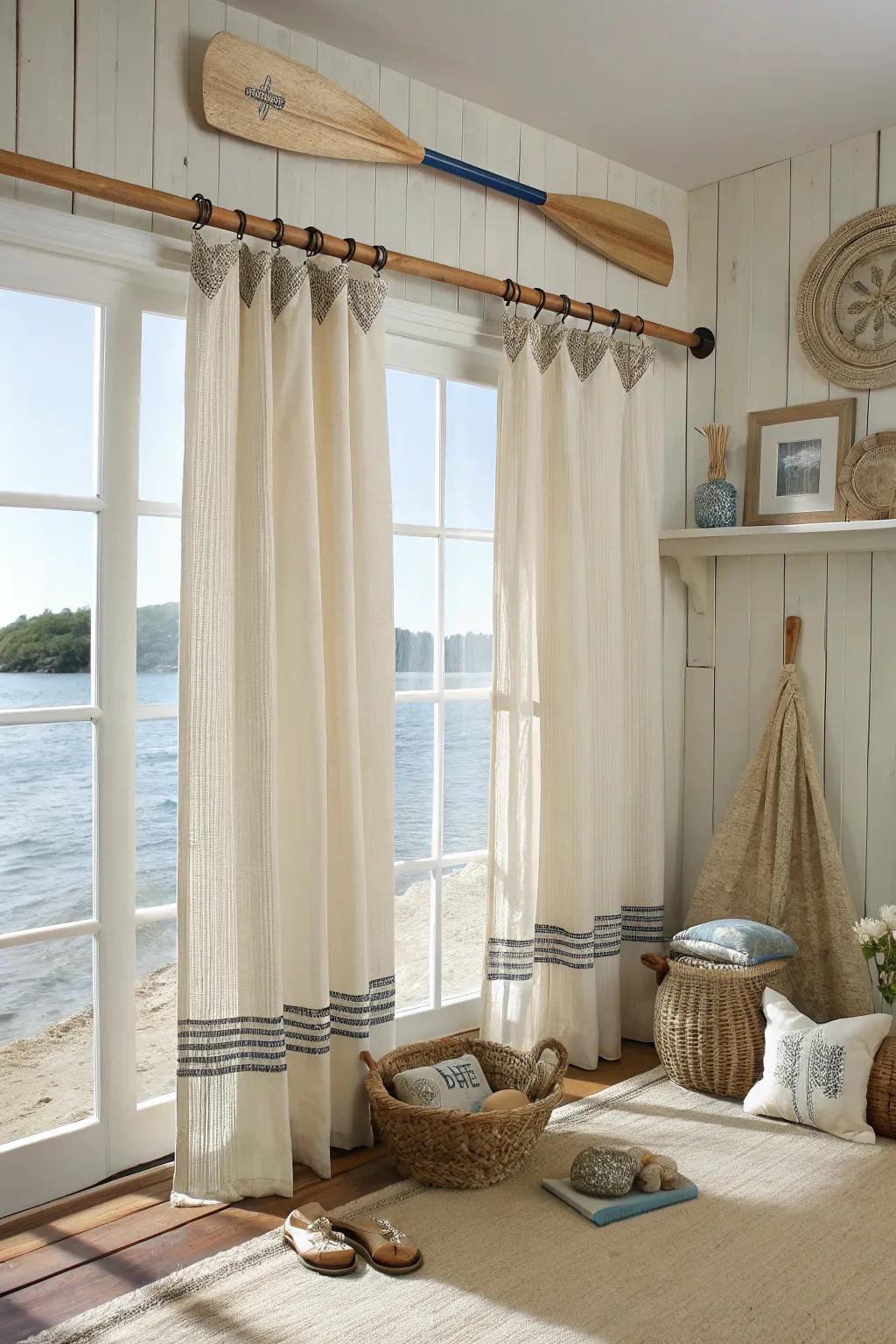 Paddle oars as curtain rods conjure a relaxed, seaside ambiance.