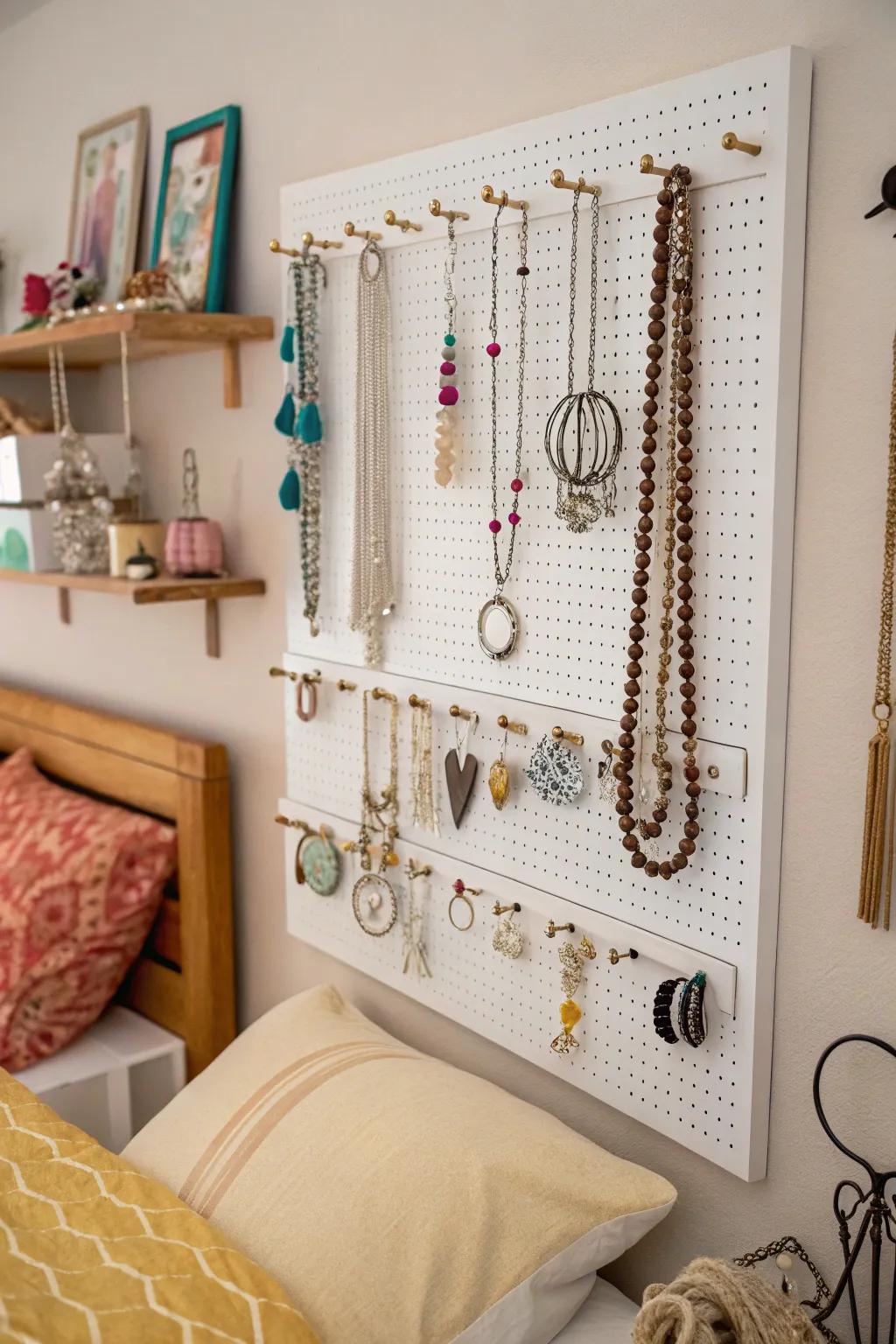 Display your jewelry with panache and order.