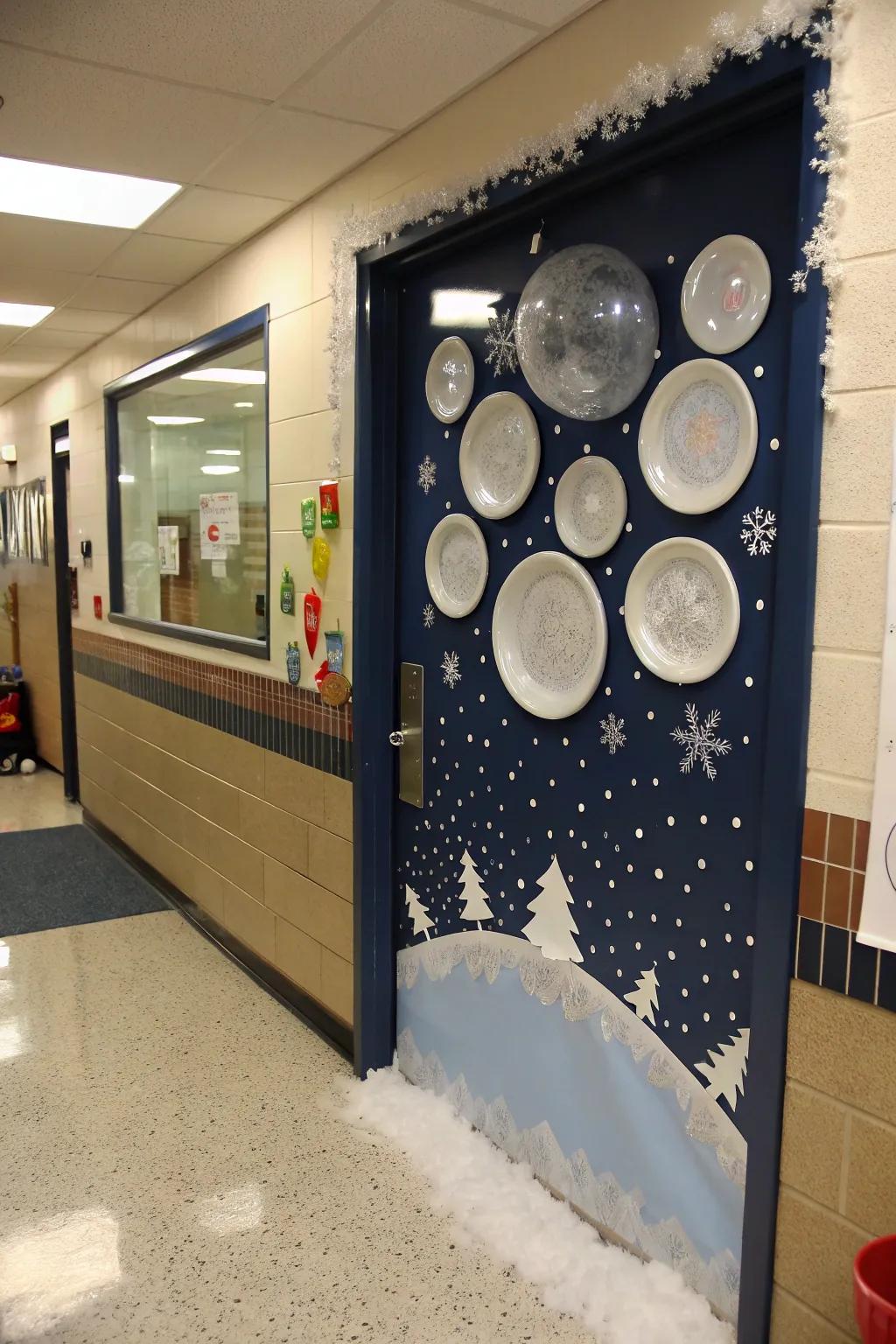 A three-dimensional glitter globe contributes profundity to this holiday entryway.