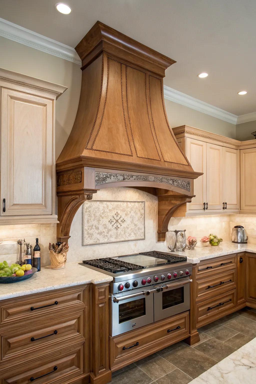 A bent vent hood presents gentleness to kitchen layout.