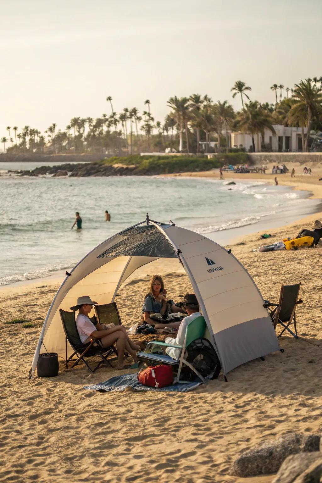 The hybrid shade tent combines the simplicity of a sunshade with the coverage of a tent.