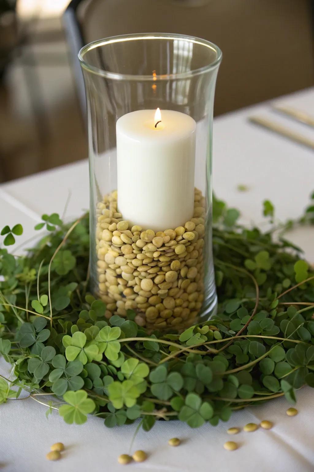 Fashion a striking trefoil-themed centerpiece.