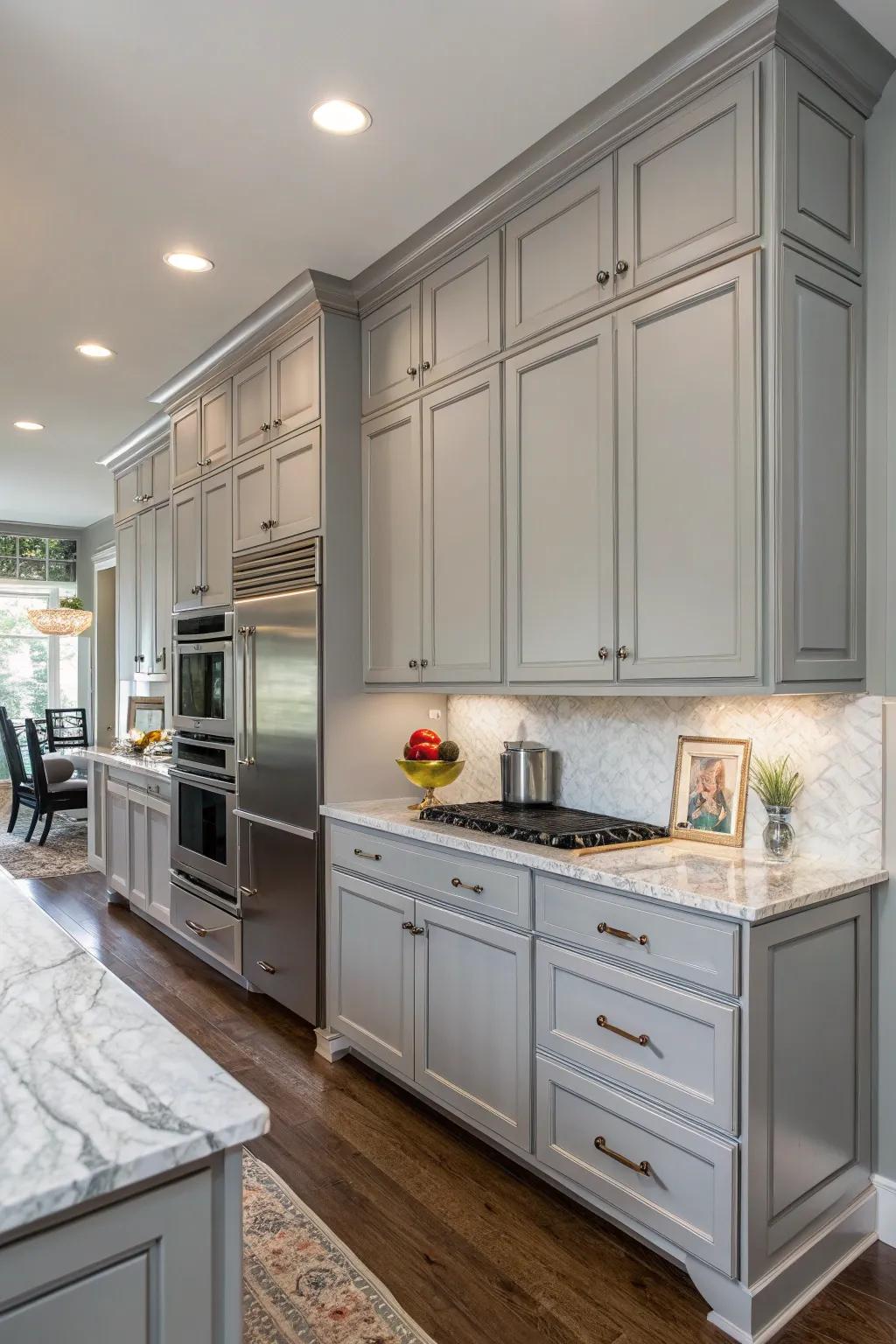Mixed tone schemes offer a daring and modern look.