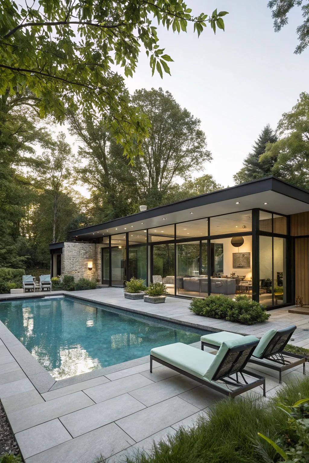 A pool zone that presents an innovative L-shaped design.