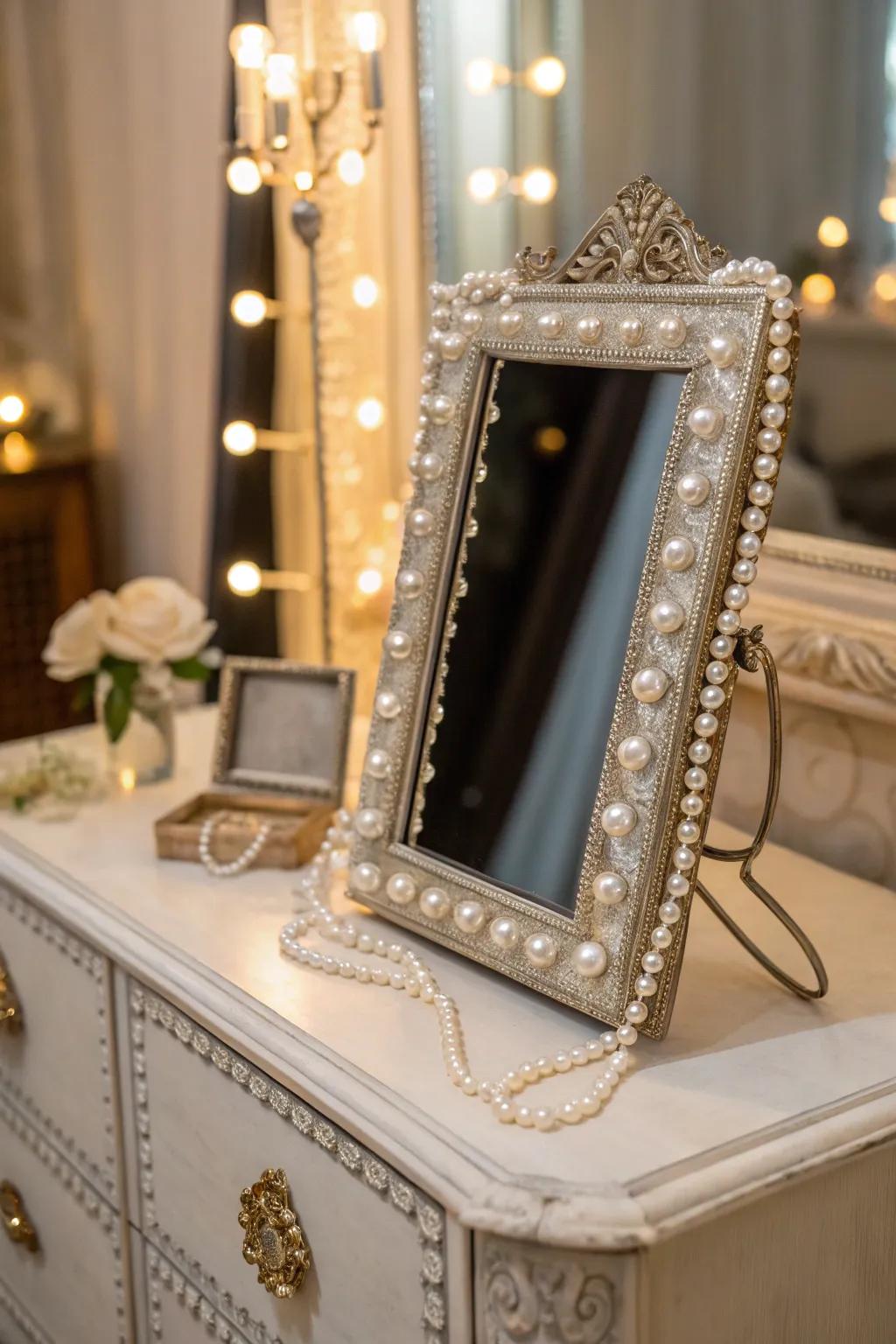 Introduce vintage glamour to your reflectors using gem enhancements.