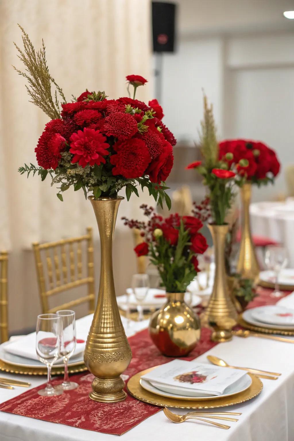 Stylish centerpieces accentuate the table's graphic attraction.