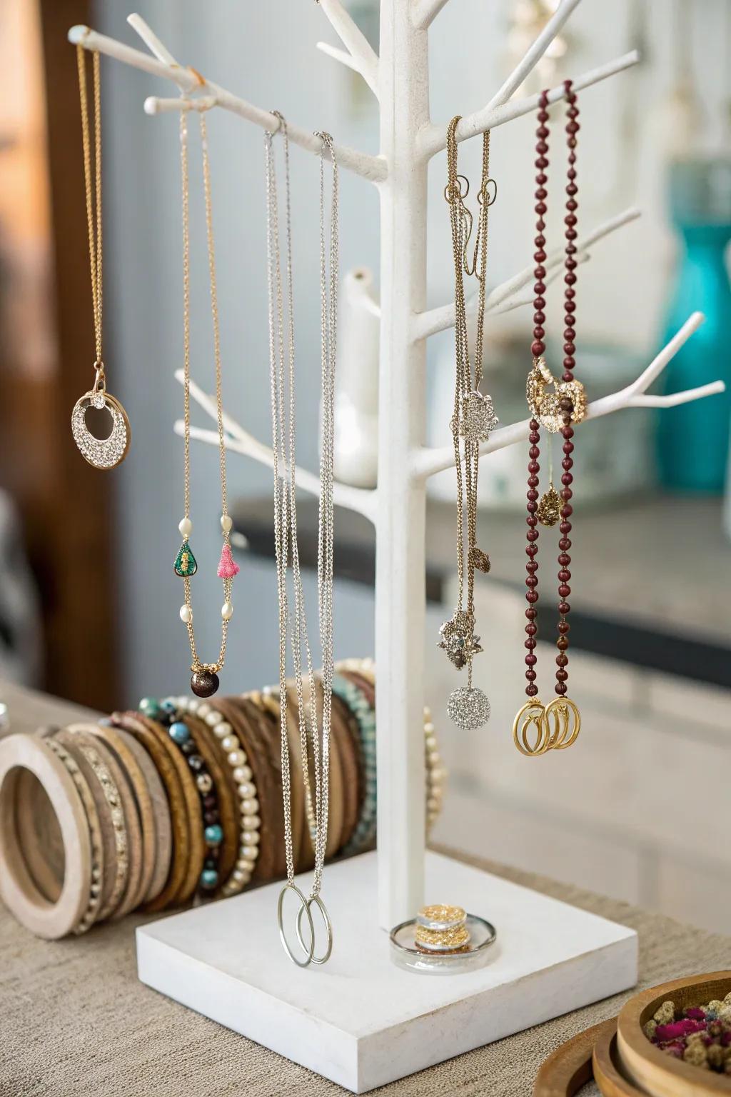 Refined, simple accessory stand