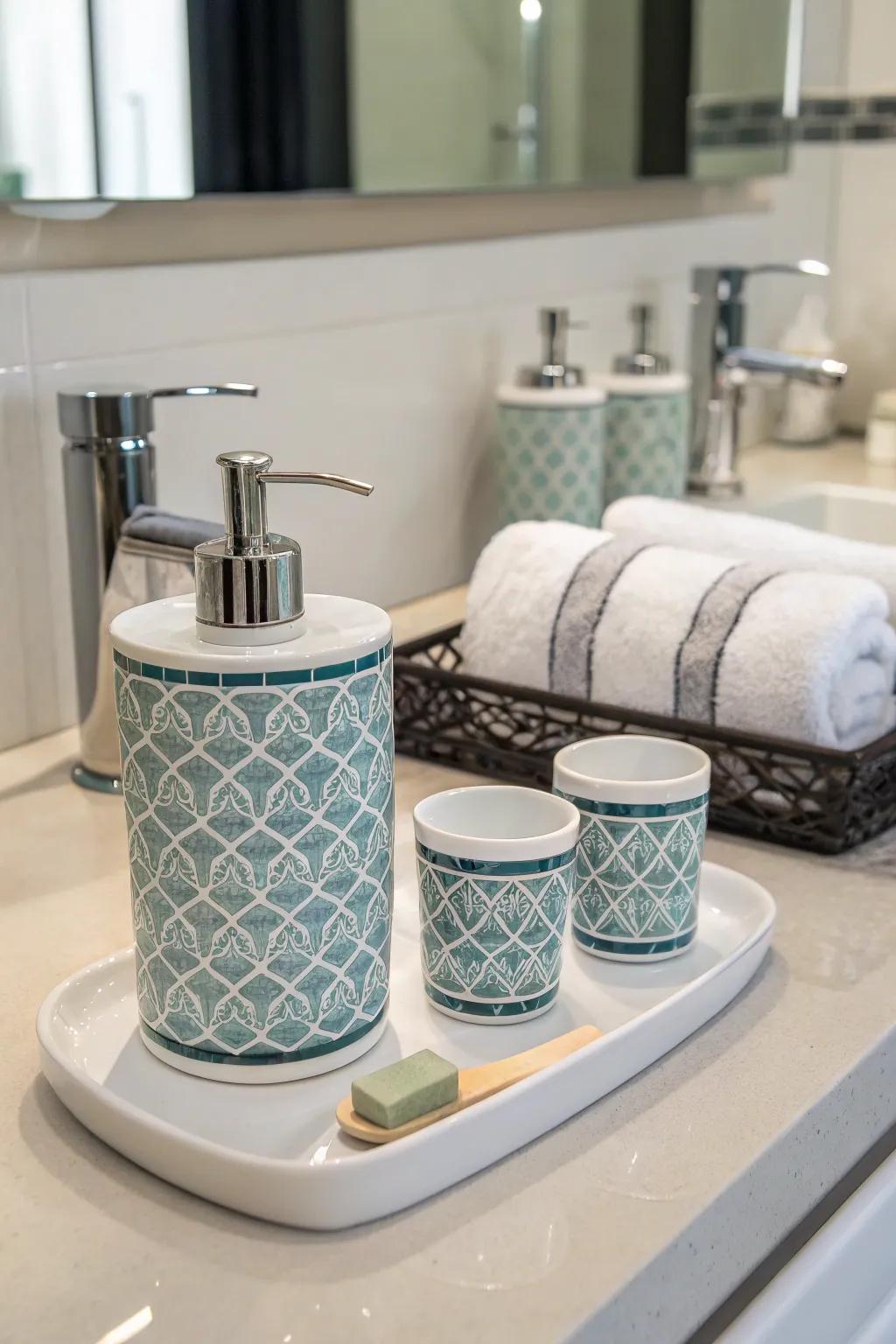 A bathroom presenting a modish and matching bath bauble set.