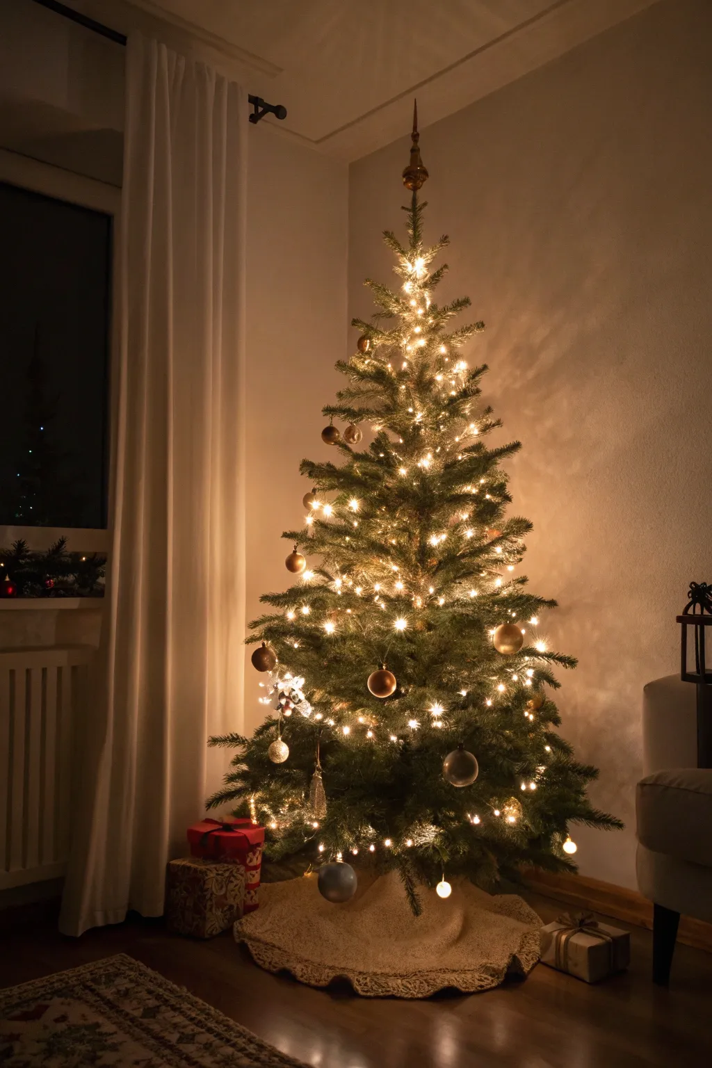 Festive Looks for a Slim Christmas Tree